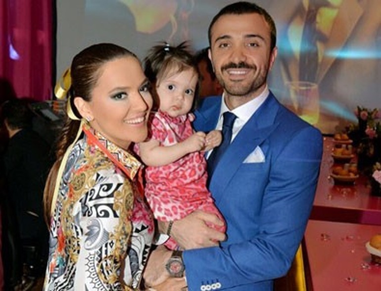 Demet Akalından derneğe destek!