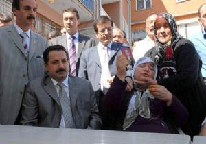 Bakan Çelik ten Şehit Evine Taziye