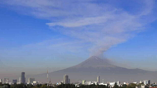 Uyuyan dev uyandı: Popocatepetl Yanardağı nda korkutan patlama