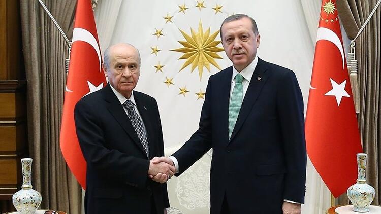 MHP lilere Erdoğan ı, AK Partililere Bahçeli yi sordular!