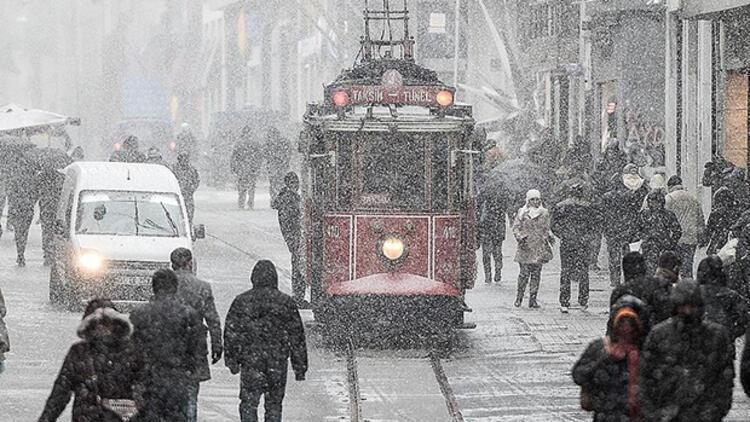 AKOM, İstanbul da etkili olması beklenen kar ile ilgili uyardı