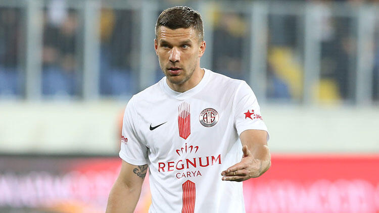 Lukas Podolski den alkışlanacak paylaşım!