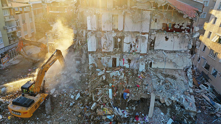 İzmir depreminde hayatını kaybedenlerin sayısı 116 ya yükseldi
