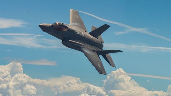 İlk F-35 uçuşu gerçekleştirildi