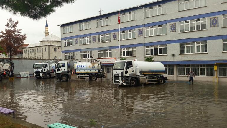 Samsun sele teslim! Eğitime ara verildi