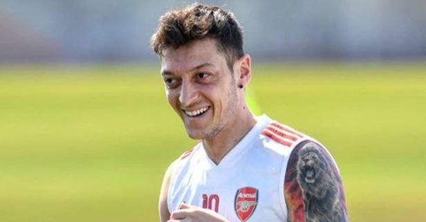 Mesut Özil den Kızılay a 713 bin lira bağış!