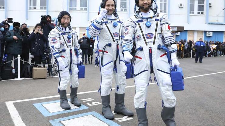 Kazakistan harekete geçti! İlk uzay turistleri yola çıktı!