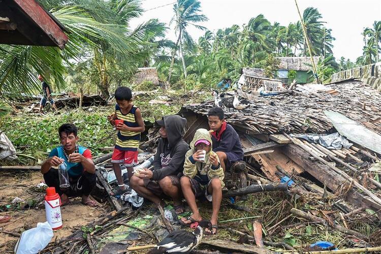 Filipinler i tayfun vurdu: 75 ölü