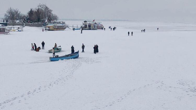 Beyşehir Gölü buz tuttu!