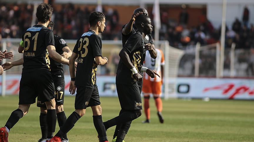 Osmanlıspor Adana yı beş golle geçti