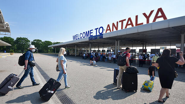 Antalya’ya havayoluyla gelen turist sayısı 3 milyonu geçti