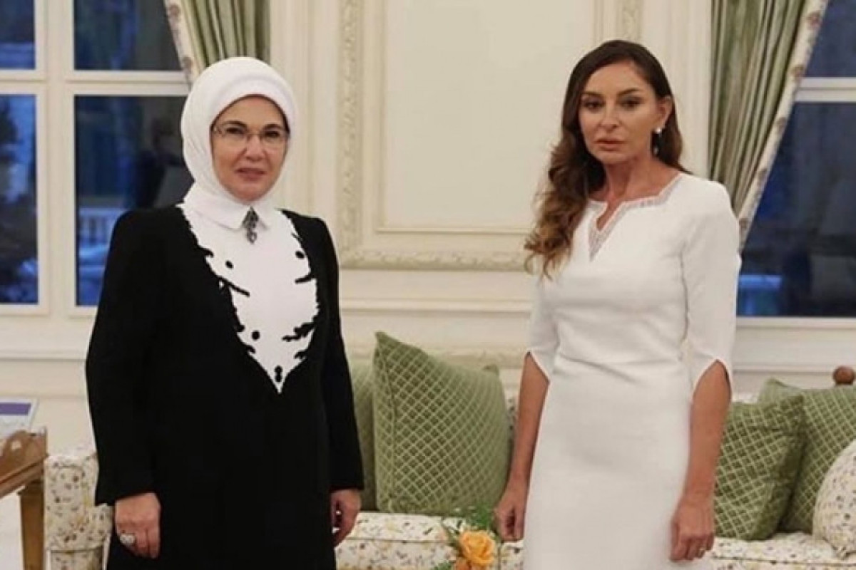 Mihriban Aliyeva, Emine Erdoğan ı kutladı