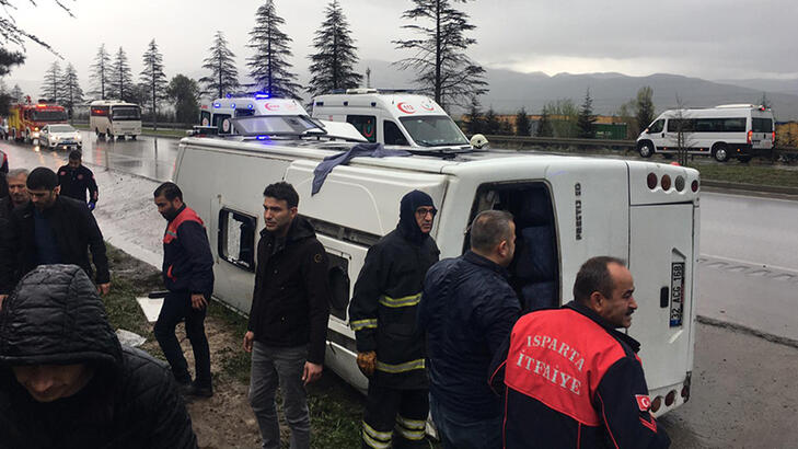 Isparta da feci kaza! 17 yaralı