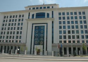 AKP Binası Taşlandı