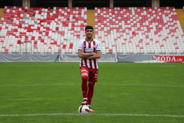 Yunus Emre Konak, resmen Brentford ta