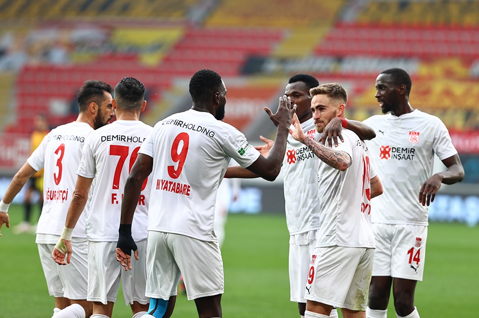 Demir Grup Sivasspor yenilmezlik serisini 8 maça çıkardı