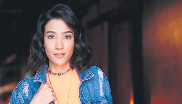 Aybüke Pusat'tan Yunanistan turu!