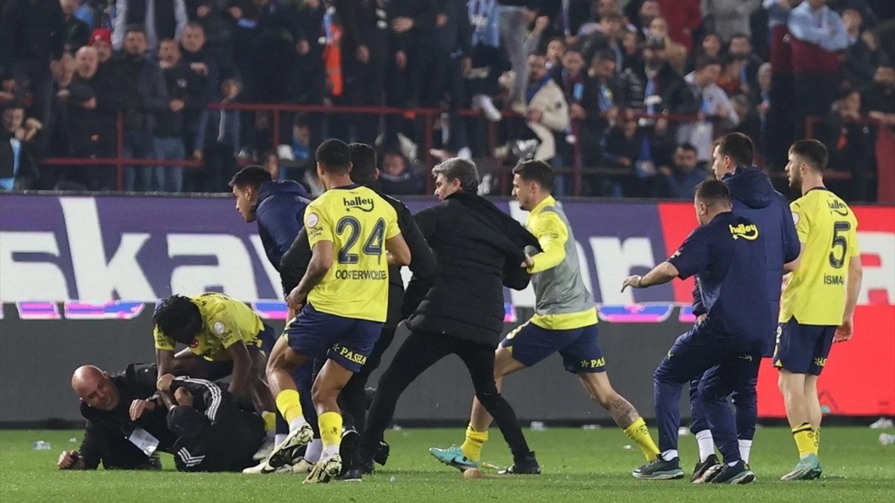 4 Fenerbahçeli futbolcu PFDK ye sevk edilecek!