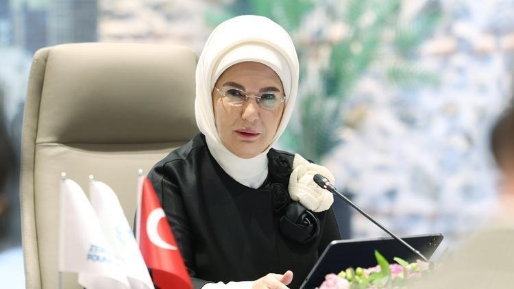Emine Erdoğan dan sıfır atık paylaşımı: 2025 rotamızın insanlık adına hayırlı olmasını diliyorum