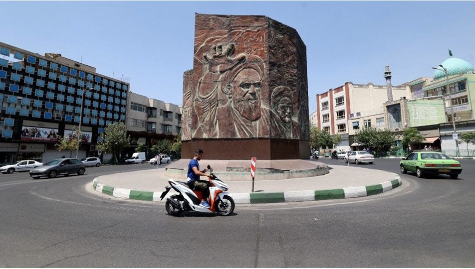 İran da sokağa çıkma yasağı ilan edildi