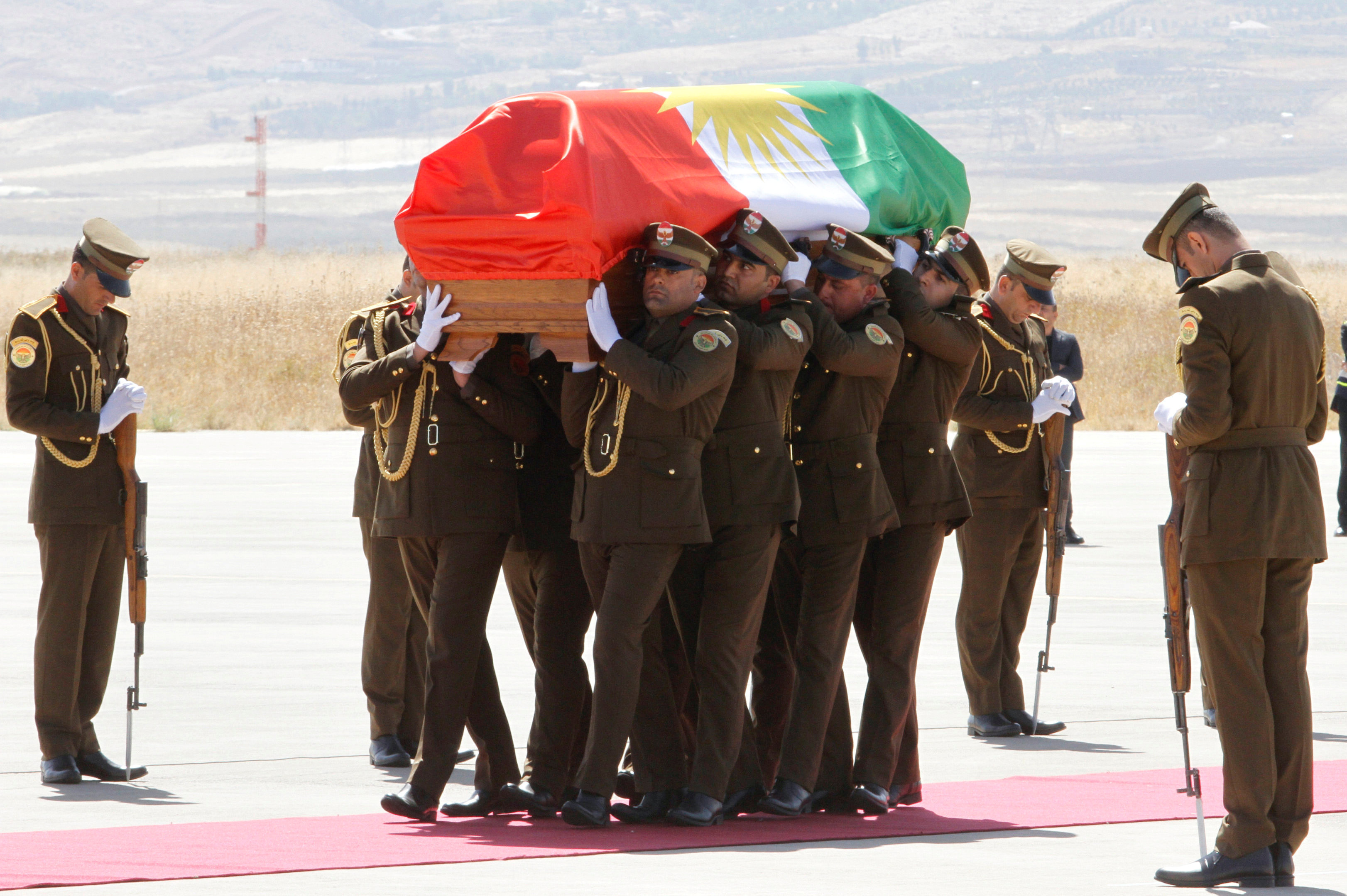 Talabani nin cenazesinde bayrak krizi