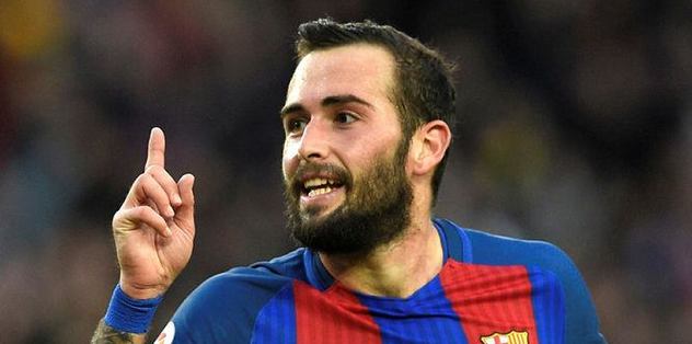 Sağ bekte Aleix Vidal