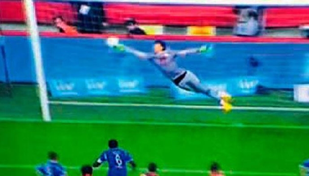 Muslera dan mükemmel kurtarış