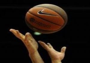 Komadayken Basket Atmaya Çalıştı