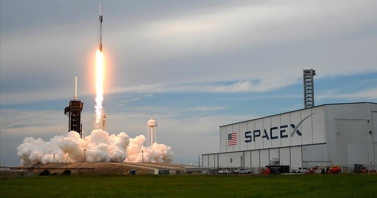 SpaceX, uzaya 22 Starlink uydusu fırlattı
