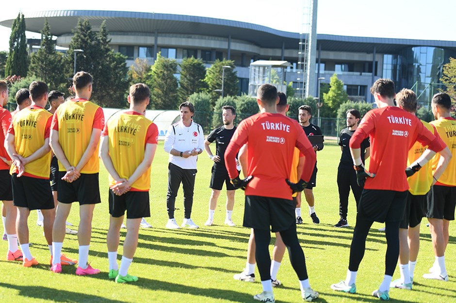 Montella dan Ümit Milli Takım a ziyaret