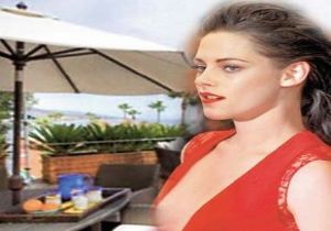  Kristen Stewart tan Ayrılan Robert Pattinson Bu Kez şarkıcı Sia Furler ile Aşk Yaşıyor!