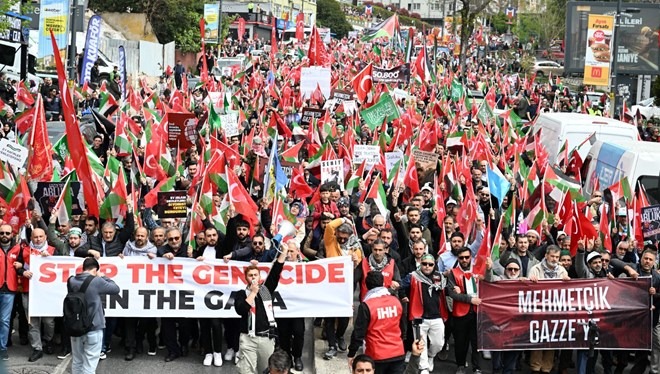 Üsküdar da  Gazze Ölüyor! Ayağa Kalk!  yürüyüşü