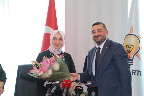 AK Parti li Zengin, Leyla Şahin Usta dan görevi devraldı