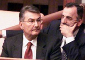 FLASH GELİŞME! MURAT KARAYALÇIN CHP LİDERİ DENİZ BAYKAL’A REST ÇEKTİ! 