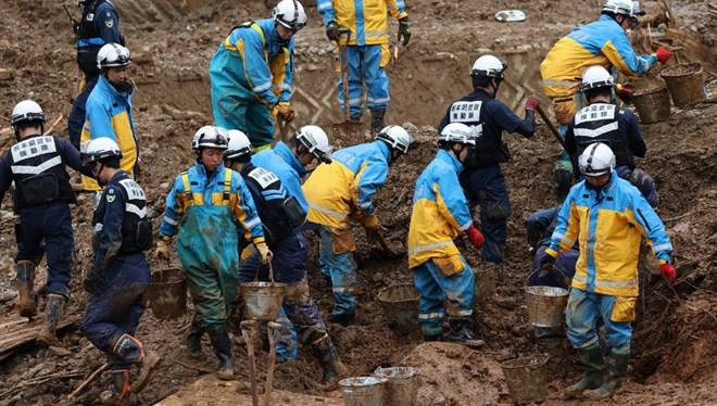 Japonya da sel ve heyelandan 63 kişi öldü