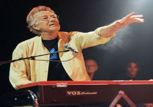 The Doors un klavyecisi Ray Manzarek Öldü!