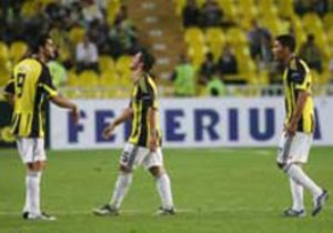 Fener de Futbolcular Birbirine Girdi