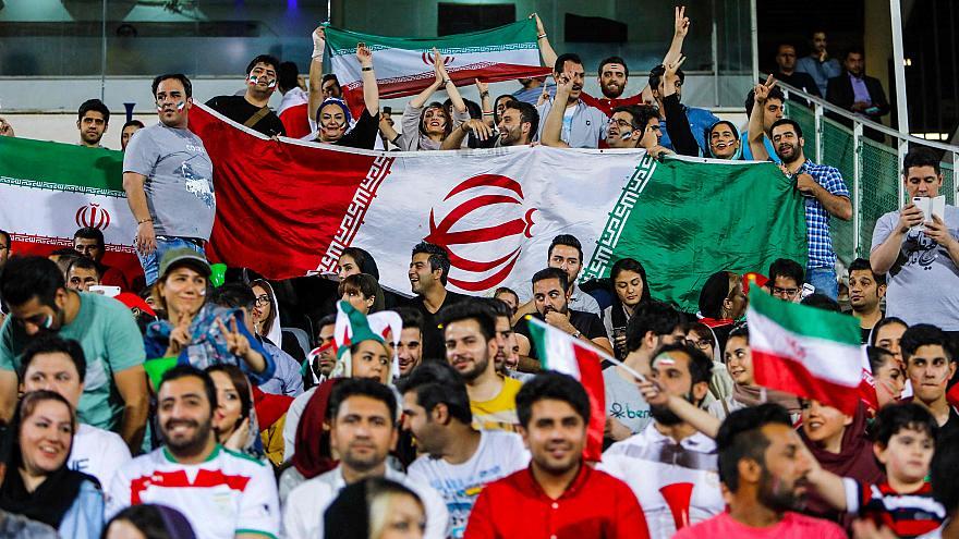 İran da kadınlar ilk kez stadyumda maç izledi