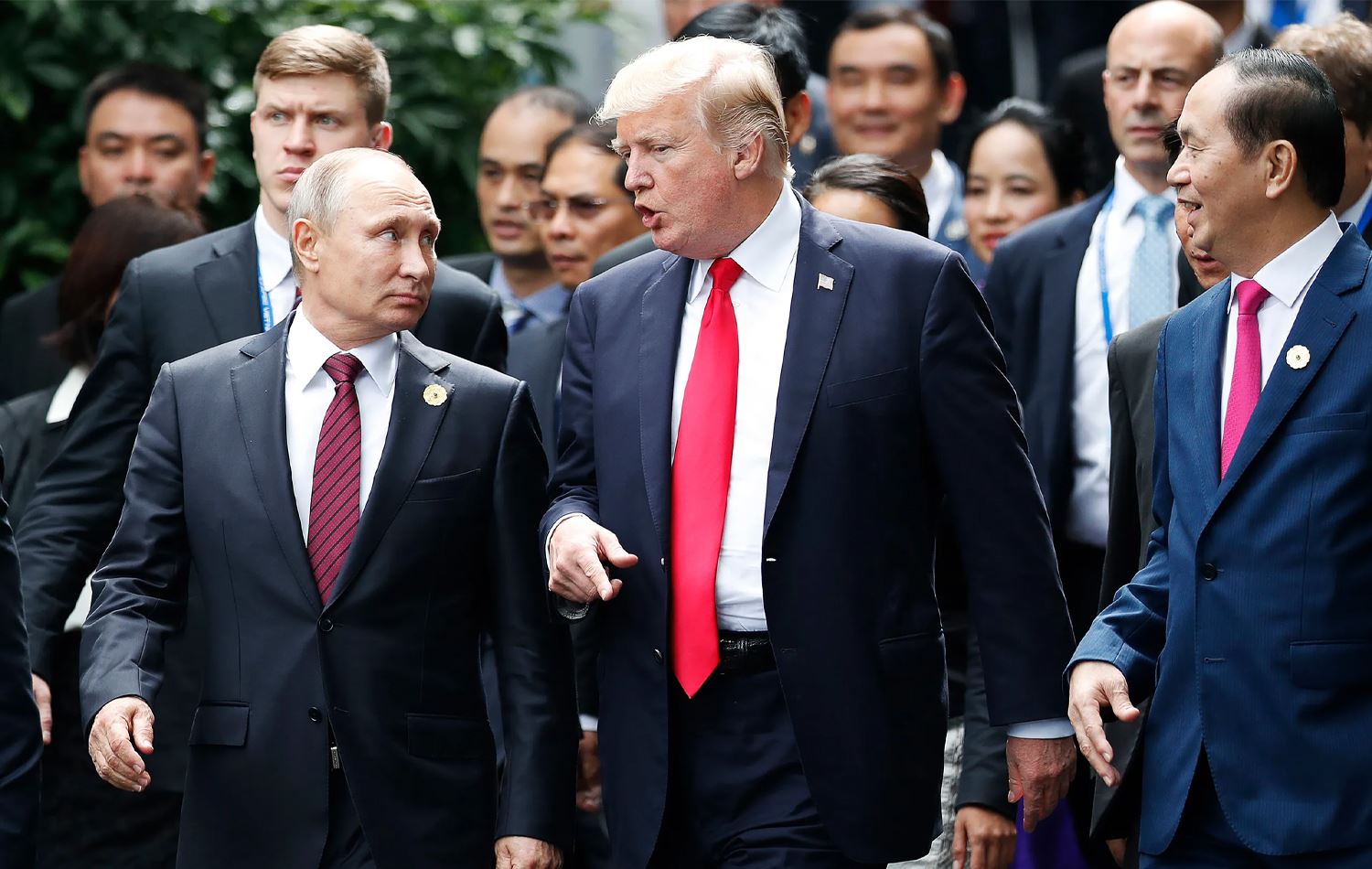 Trump, Putin i ekonomiyle tehdit etti!