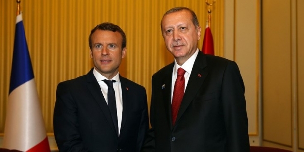 Fransa Cumhurbaşkanı, Türkiye yi otoriter rejimlere örnek olarak gösterdi