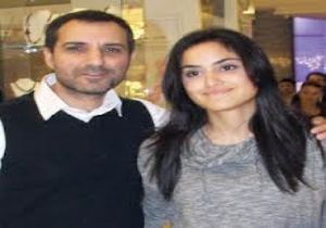 Rafet El Roman ın boynundaki morluk ne?