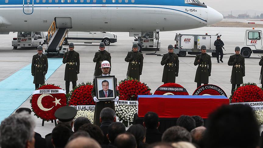 Karlov devlet töreniyle uğurlandı