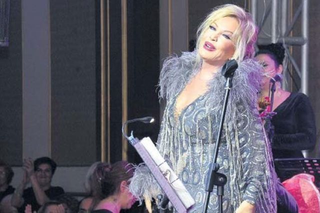 Emel Sayın’dan Bülent Ersoy’a zeytin dalı