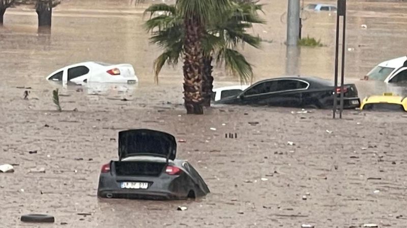 Deprem bölgesinde sel felaketi: 13 kişi hayatını kaybetti