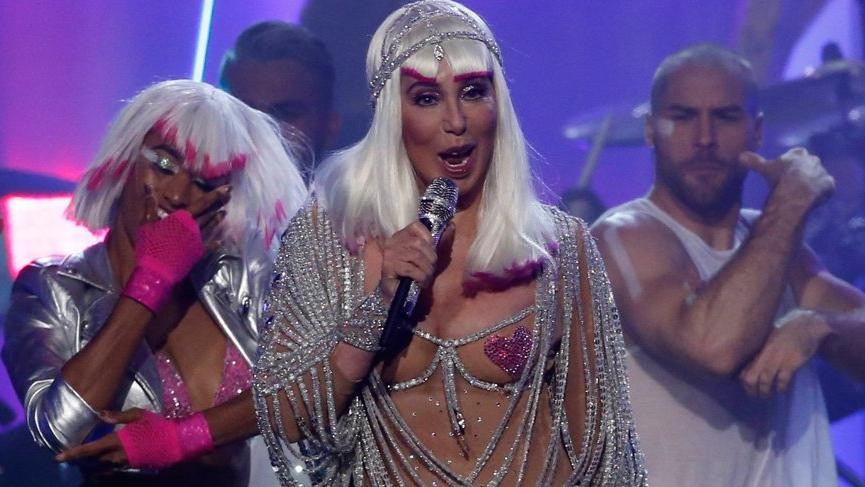 Cher, Nedret Taciroğlu ceket giydi
