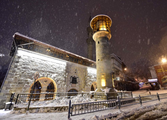 Maraş ta 39 tarihi cami hasar gördü