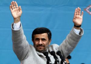 Libyalılara Ateş Açan Kaddafi ye Ahmedinejad dan Uyarı