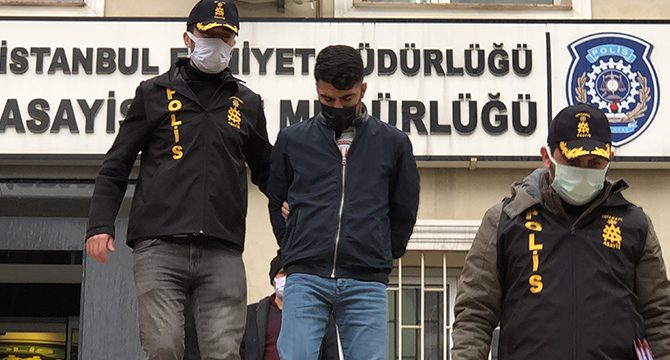  Polisiz  diyerek girdikleri evden 42 bin lira çaldılar