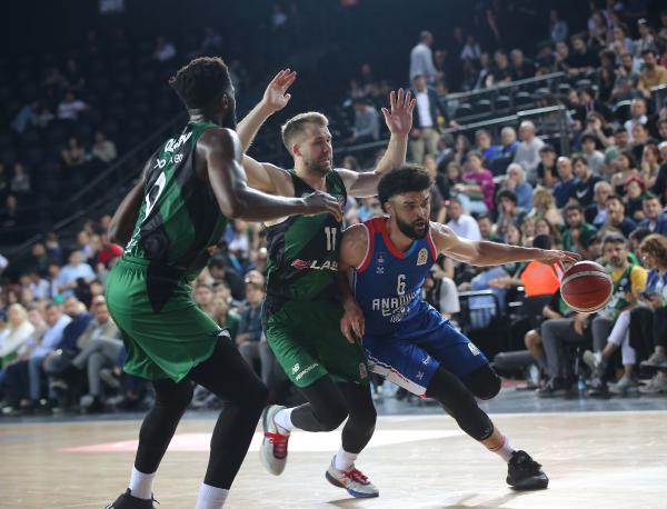 Anadolu Efes yarı finale yükseldi