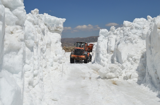 Antalya da kar esareti: 4 kişi mahsur kaldı